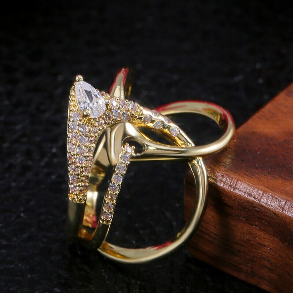 18k Yellow Gold White Sapphire Ring - Picture 5 of 5